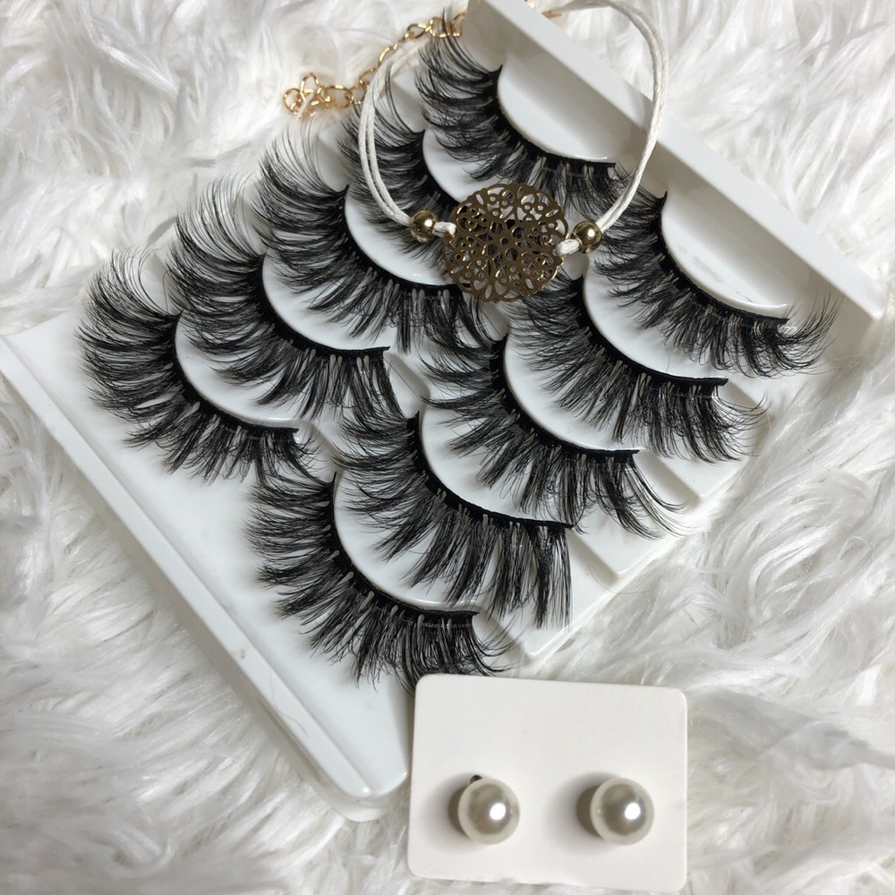 Sold! 3D Mink Lashes and Jewelry